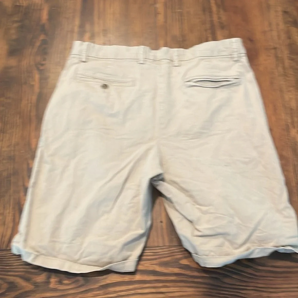 Old Navy Shorts - Picture 2 of 2